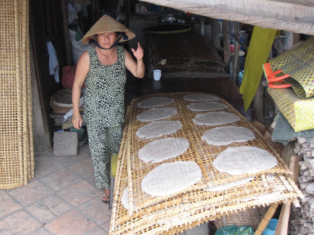 11-Drying the rice sheets.jpg - Drying the rice sheets